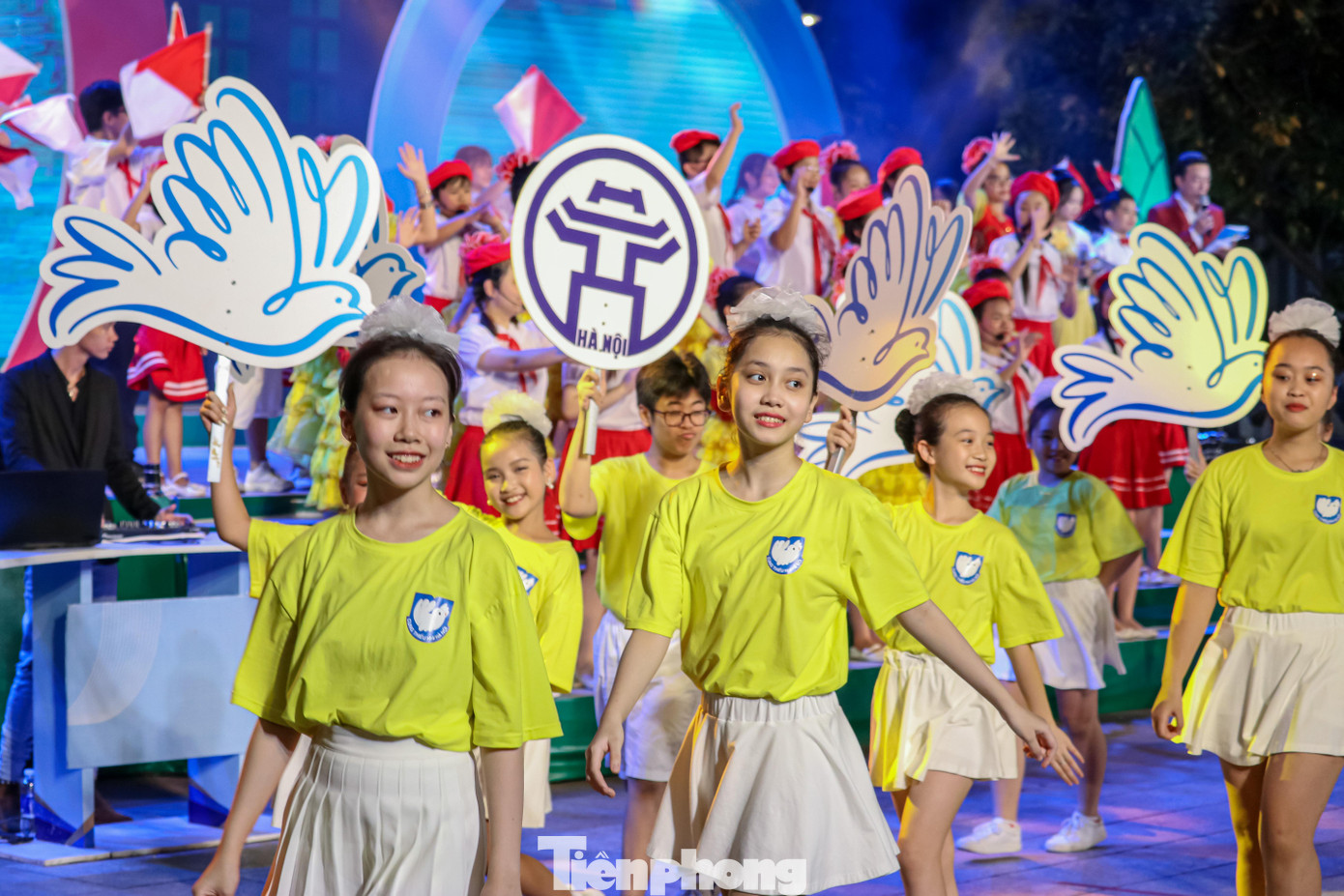 Đặc biệt, chương trình đồng diễn Flashmob xác lập kỷ lục Việt Nam tại đường đi bộ Nguyễn Huệ vào lúc 6h30 sáng 6/8. Đây là hoạt động lớn, quy tụ đông đảo thiếu nhi cả nước sau 2 năm bị ảnh hưởng do dịch COVID-19 và là lần thứ 7 Festival Nhà Thiếu nhi toàn quốc được tổ chức.