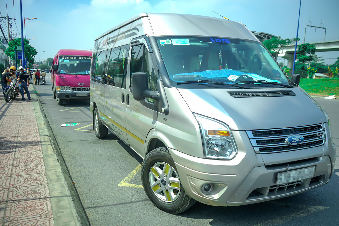 Lực lượng chức năng đã kiểm tra ngẫu nhiên những ô tô vận tải lưu thông qua khu vực.