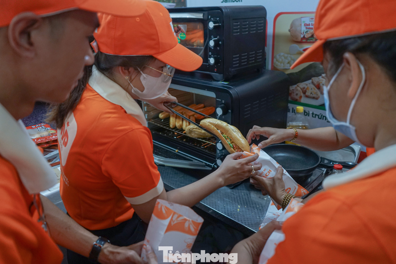 Theo ban tổ chức, lễ hội bánh mì năm nay quy tụ 120 gian hàng cùng với sự tham gia của 84 đơn vị nhà hàng, tiệm bánh mì, nhà cung cấp thực phẩm hàng đầu tại TPHCM và cả nước.