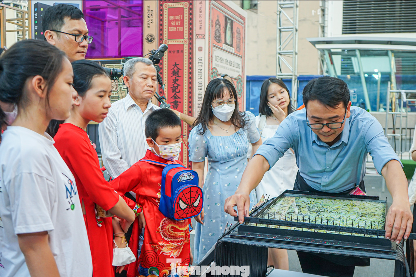 Bên cạnh đó, trong suốt thời gian diễn ra lễ hội Đường sách Tết Quý Mão 2023 sẽ có 60 chương trình biểu diễn, giao lưu, tương tác, trải nghiệm dành cho thiếu nhi, bạn đọc và du khách.