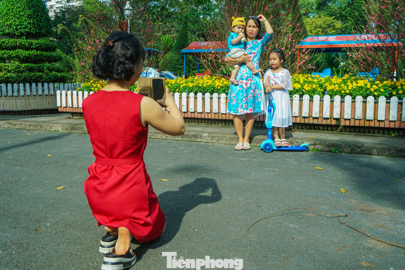 "Mọi năm, tôi đưa gia đình đi tắm biển ở Vũng Tàu. Tuy nhiên, Tết năm nay tôi muốn đổi gió nên đã chọn Thảo Cầm viên là điểm đến cho cả nhà", chị Kim Hoàng (ngụ quận Bình Thạnh, TPHCM) chia sẻ.