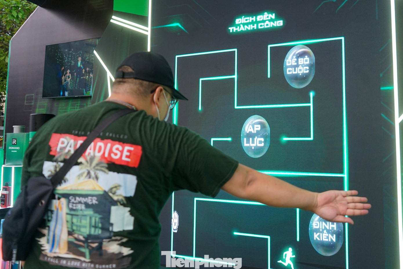 Hầu hết các gian hàng đều được trang trí đẹp mắt, nhiều gian hàng còn cung cấp dịch vụ massage, trải nghiệm công nghệ AI... đã nhận được nhiều thích thú của rất nhiều du khách quốc tế.