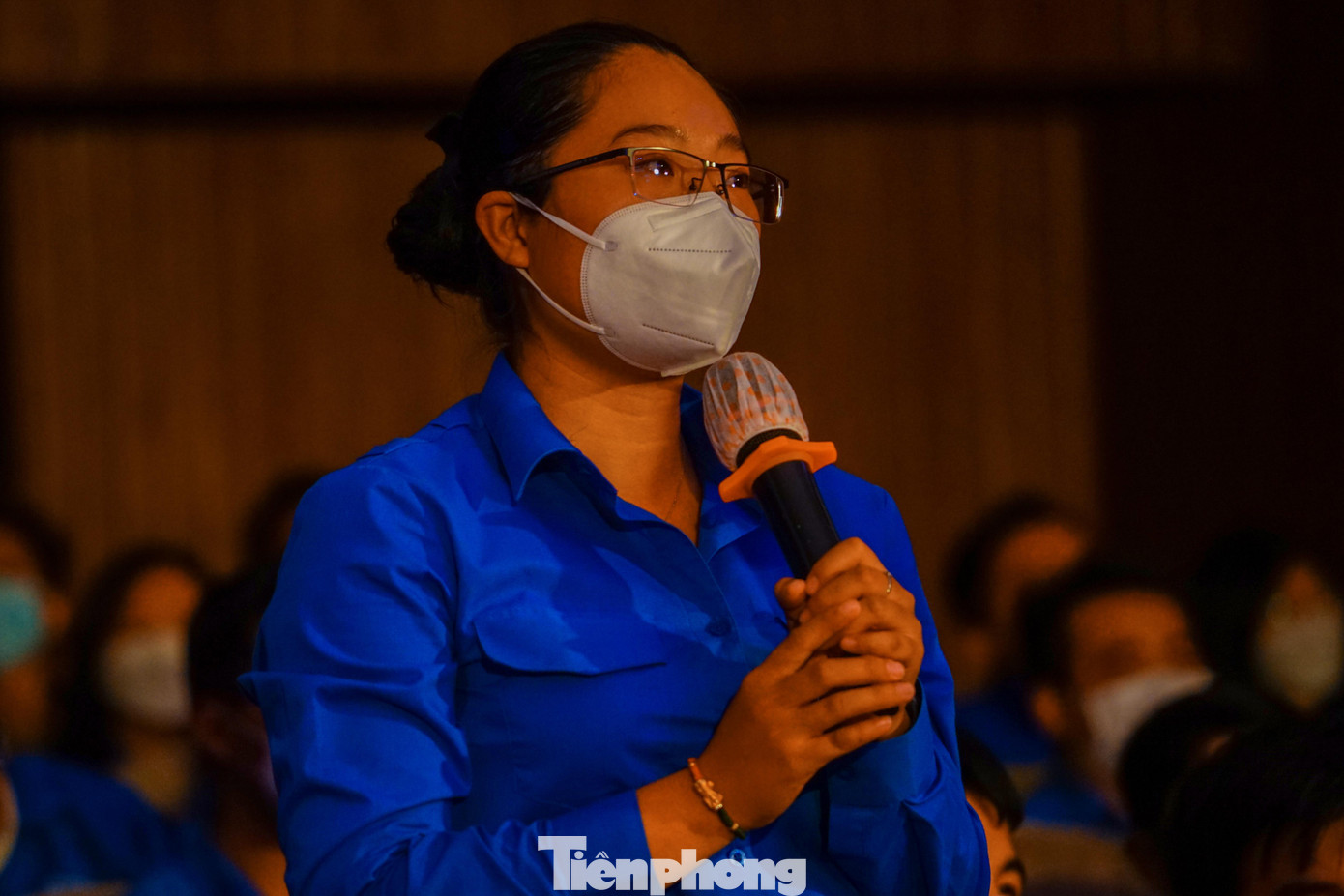 Để tăng thêm phần hiểu biết về đội tuyển bóng đá nữ Việt Nam, ban tổ chức chương trình đã cho nhiều đoàn viên trong hội trường đặt câu hỏi đối với các vận động viên và ban huấn luyện của đội tuyển.