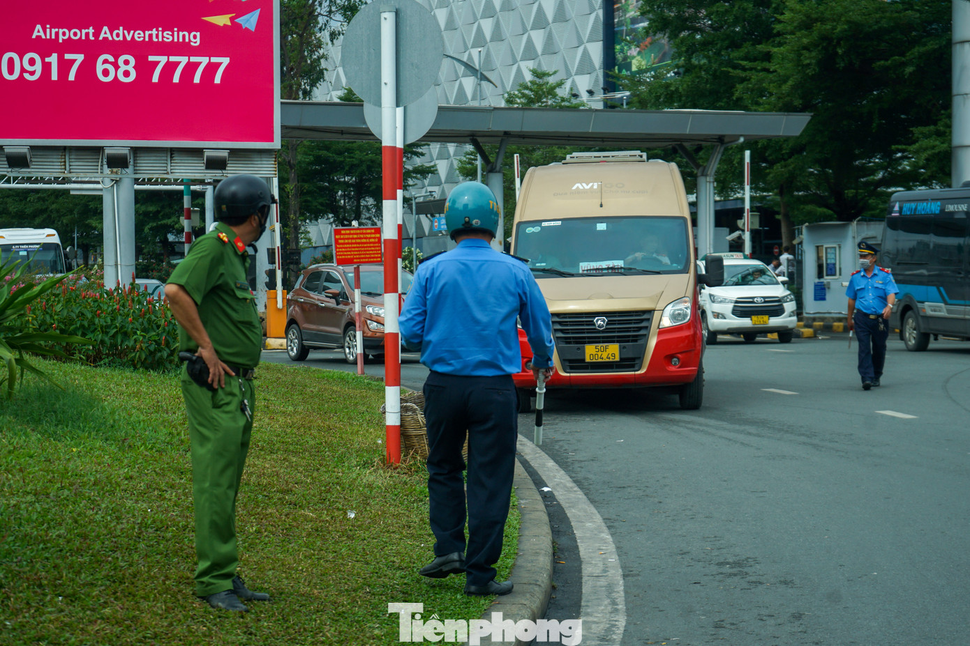 Trước thềm Tết Nguyên đán, nhiều chuyên đề đảm bảo công tác an ninh trật, an toàn giao thông tại sân bay Tân Sơn Nhất được các lực lượng phối hợp thực hiện. Trước thềm Tết Nguyên đán, nhiều chuyên đề đảm bảo công tác an ninh trật, an toàn giao thông tại sân bay Tân Sơn Nhất được các lực lượng phối hợp thực hiện.