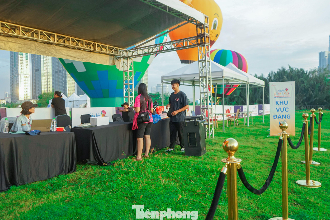 Sau lễ khai mạc, chương trình sẽ bắt đầu mở bán vé cho người dân và du khách muốn bay trải nghiệm trên khinh khí cầu để ngắm nhìn toàn thành phố từ độ cao 70m.