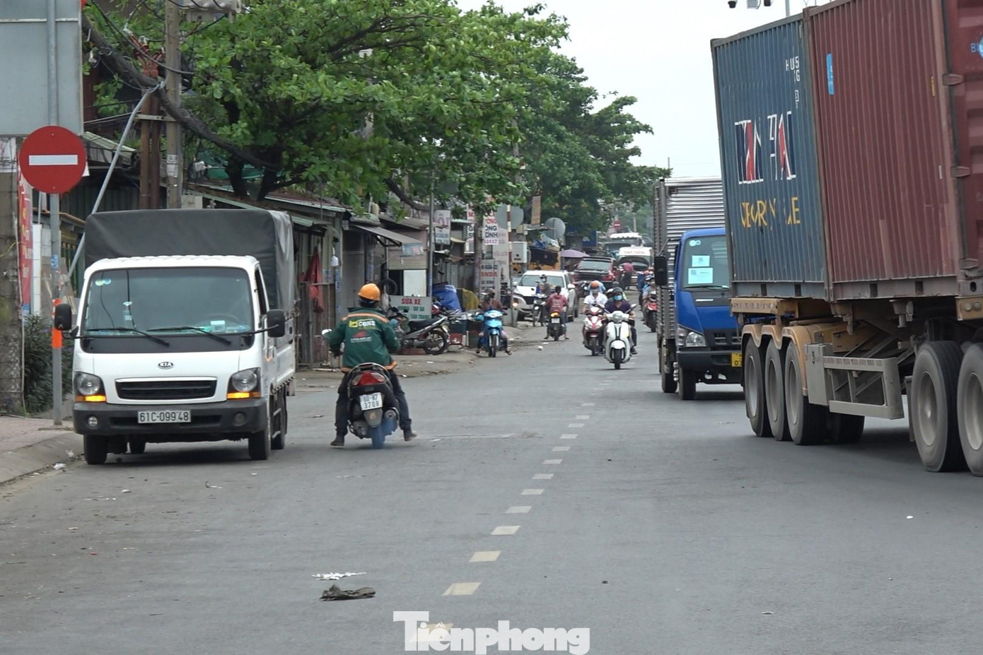 Một trường hợp đi ngược chiều tốc độ cao bất chấp tuyến đường có nhiều xe vua Một trường hợp đi ngược chiều tốc độ cao bất chấp tuyến đường có nhiều xe vua
