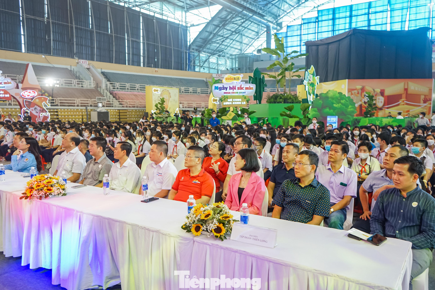 Về tham dự chương trình có chị Nguyễn Phạm Duy Trang, Bí thư T.Ư Đoàn, Chủ tịch Hội đồng Đội Trung ương cùng hàng ngàn các đội viên, thiếu nhi đến từ các Nhà Thiếu nhi, các Trung tâm hoạt động Thanh thiếu nhi trên khắp thành phố.