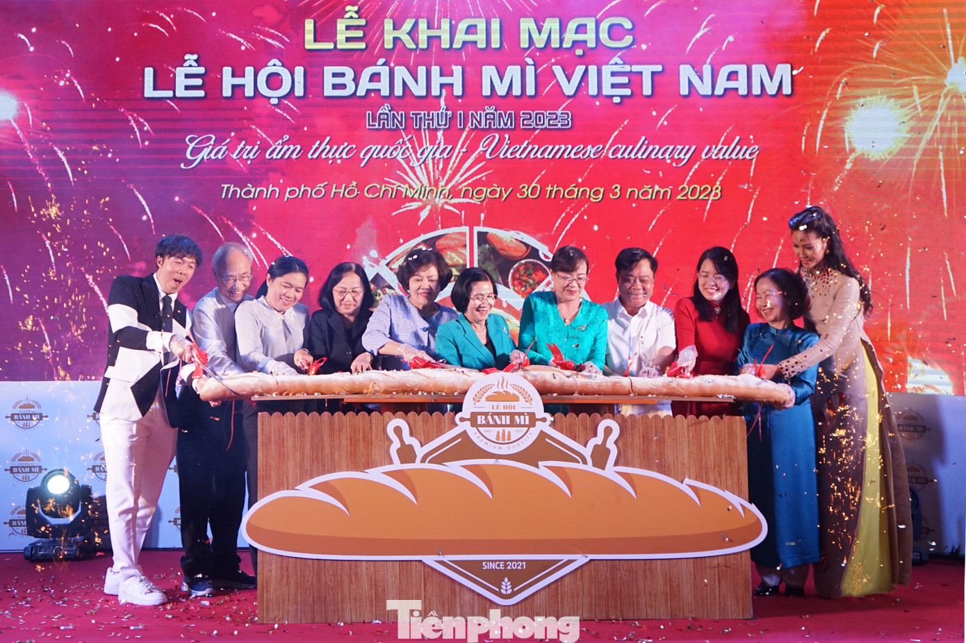 Tối 30/3, tại Nhà văn hóa Thanh niên, Lễ hội bánh mì Việt Nam 2023 khai mạc với sự tham gia của hàng nghìn người dân và du khách.