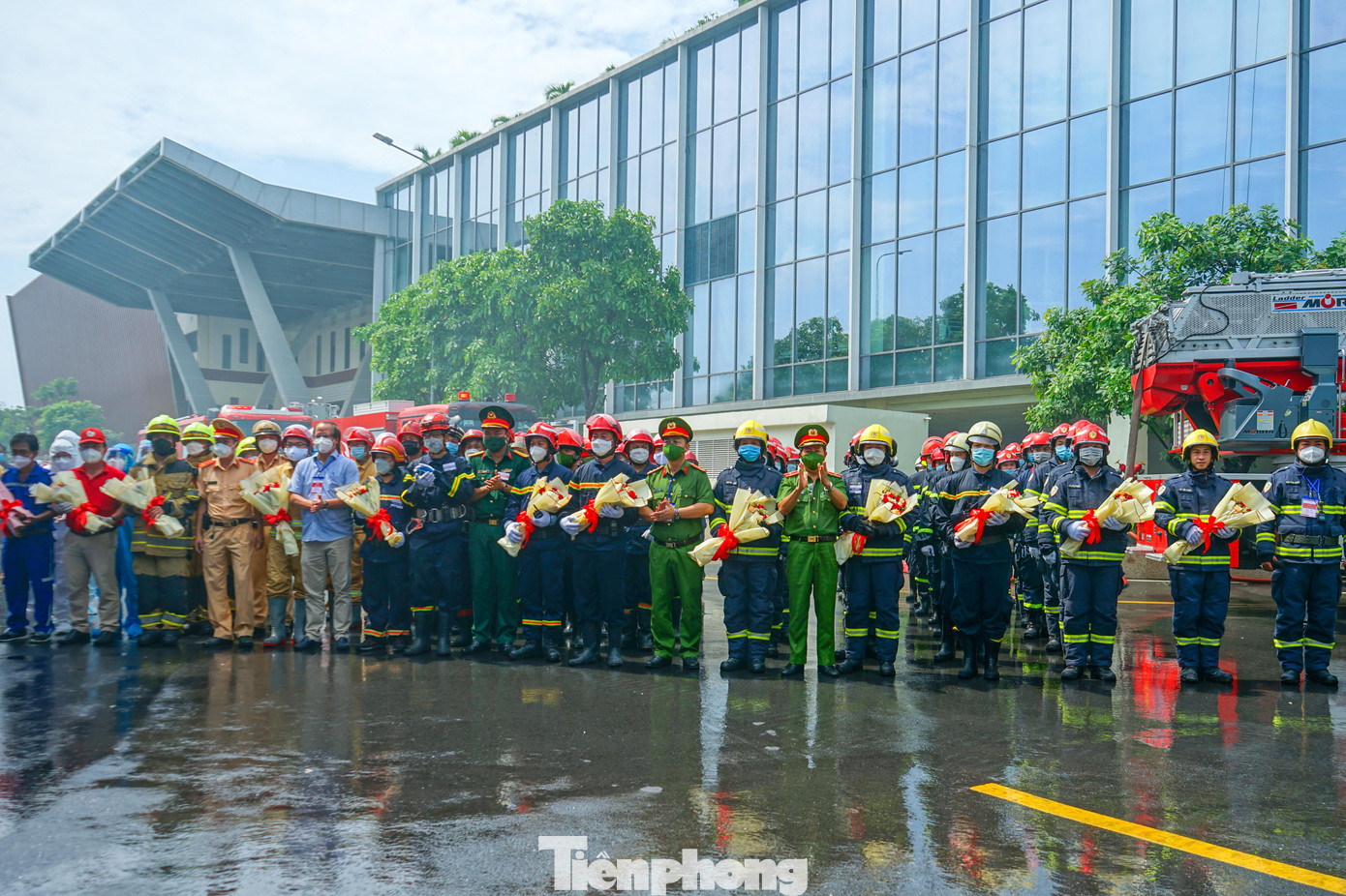 Với sự phối hợp từ nhiều đơn vị, sau 40 phút đám cháy đã được khống chế, đồng thời không để xảy ra trường hợp thương vong nào cho người dân, nhân viên và chiến sỹ làm công tác chữa cháy và cứu nạn cứu hộ.