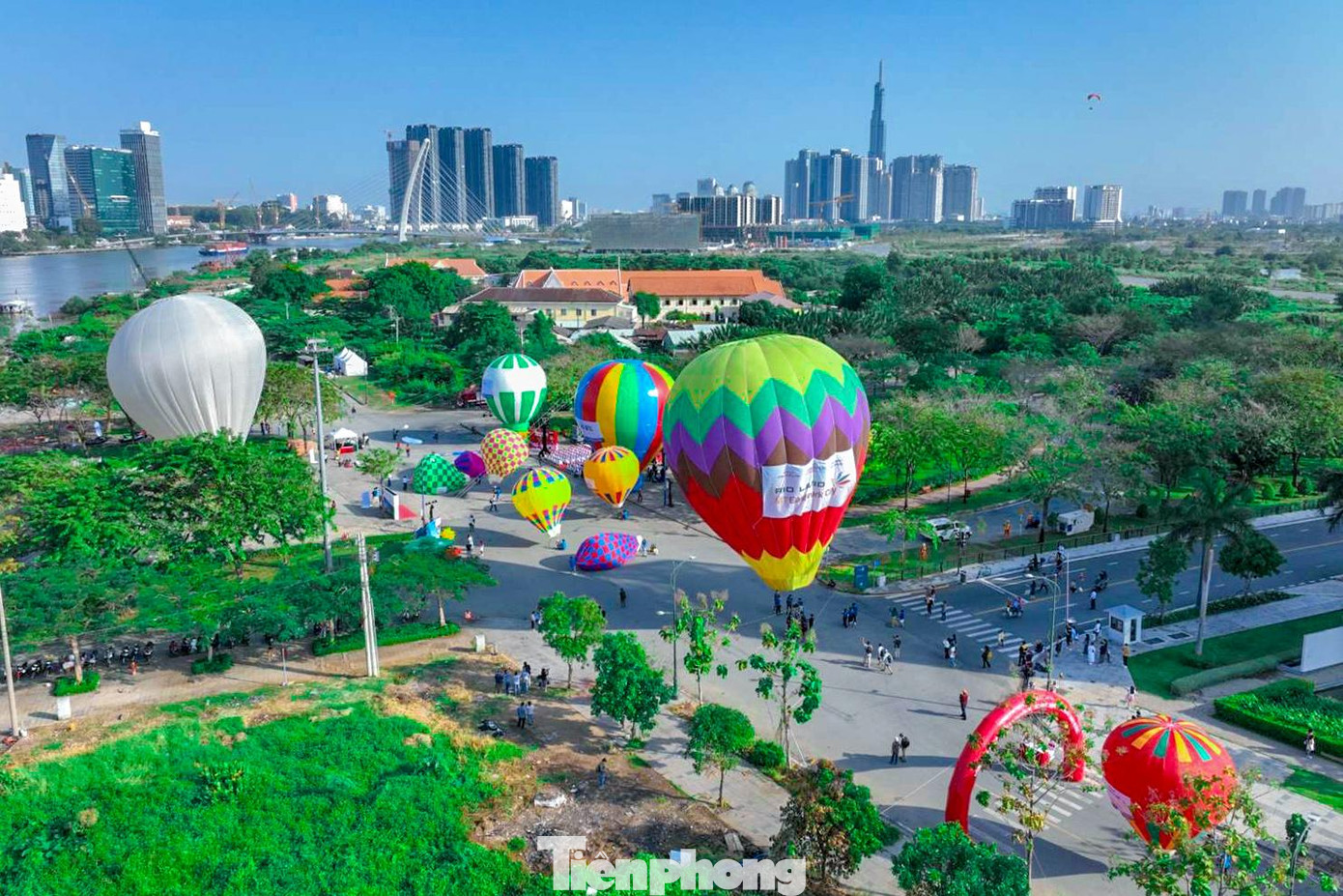 Lễ hội Khinh khí cầu nhìn từ trên cao Lễ hội Khinh khí cầu nhìn từ trên cao