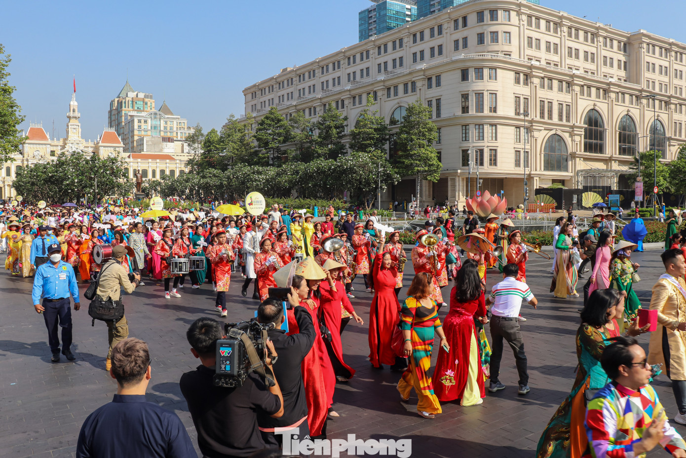 Đây là hoạt động văn hóa nằm trong khuôn khổ các sự kiện của Lễ hội Áo dài TPHCM lần thứ 9 nhằm quảng bá hình ảnh du lịch thành phố cùng áo dài Việt Nam đến công chúng.