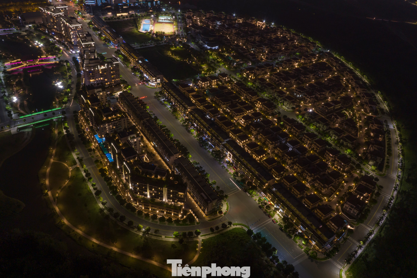 Sự kiện tắt đèn hưởng ứng Chiến dịch Giờ Trái đất năm nay kỳ vọng sẽ tạo thành thói quen về tiết kiệm năng lượng. Vì vậy, ngay sau lễ phát động đã có nhiều căn hộ trong khu đô thị Sala (TP Thủ Đức) đồng loạt tắt hết những thiết bị chiếu sáng không cần thiết để hưởng ứng.