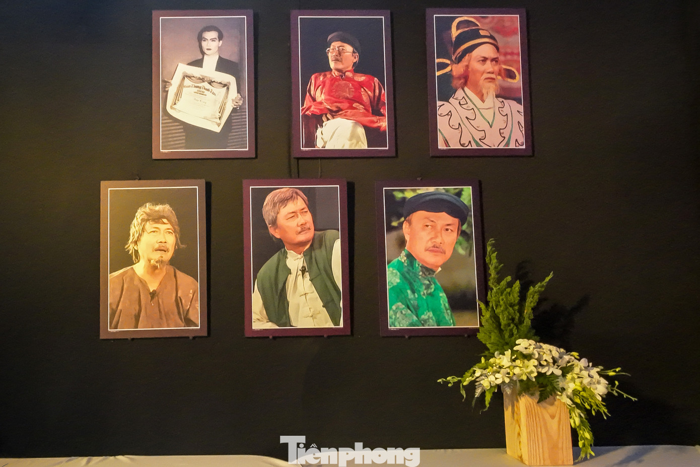 Ngoài ra, những hình ảnh NSND Diệp Lang do họa sĩ Văn Tòng vẽ được phục chế bởi Lê Hoàng cũng được treo trang trọng trong không gian lễ tưởng niệm.