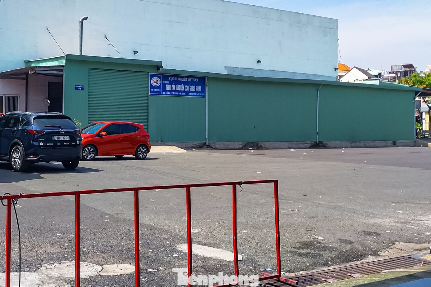 Trung tâm đăng kiểm 5005V trong chiều ngày 30/1 chỉ có vỏn vẹn vài ô tô con đến đăng kiểm Trung tâm đăng kiểm 5005V trong chiều ngày 30/1 chỉ có vỏn vẹn vài ô tô con đến đăng kiểm