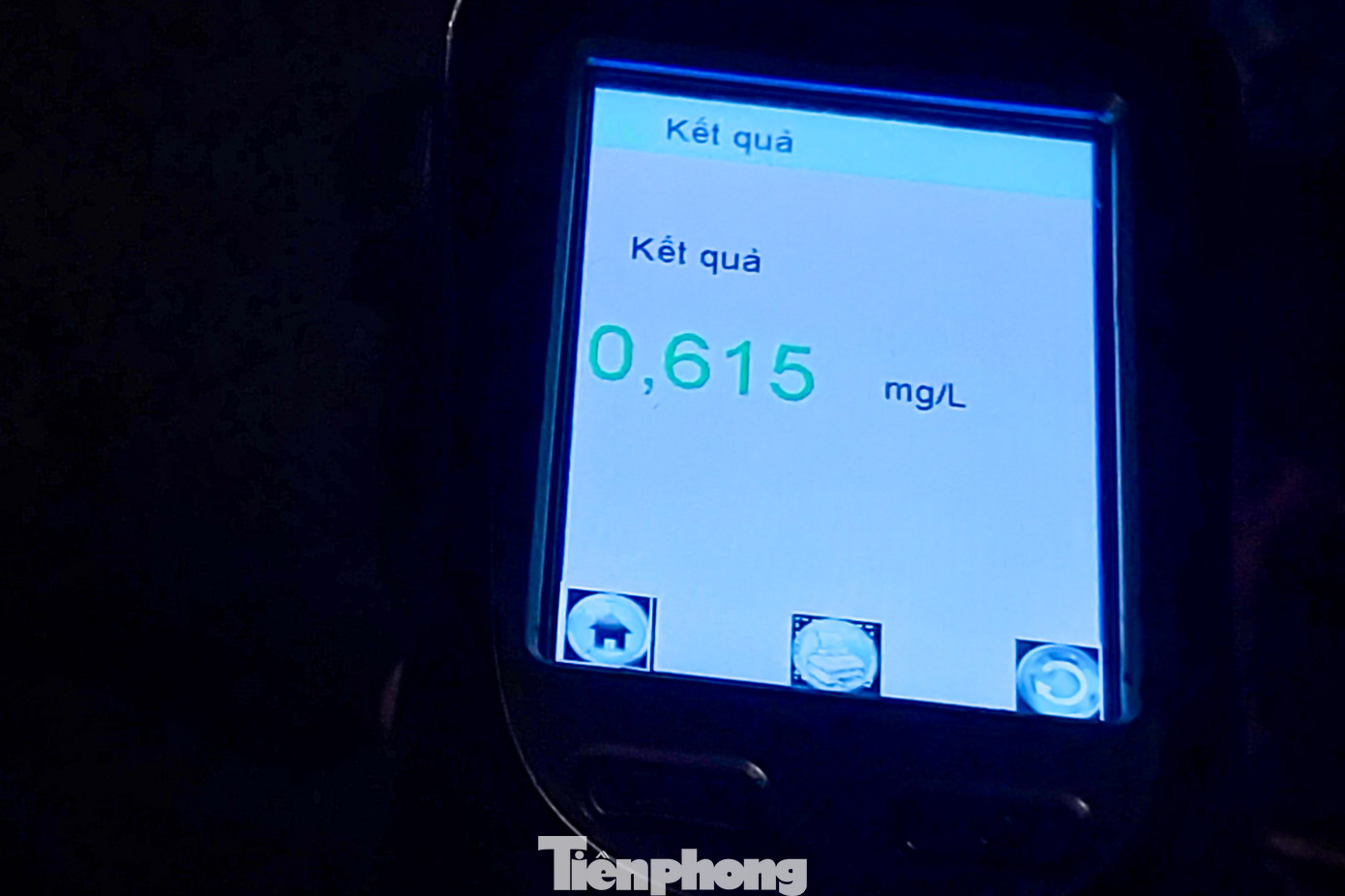 Qua máy đo chuyên dụng, anh V có nồng độ cồn ở mức 0,615mg/L khí thở Qua máy đo chuyên dụng, anh V có nồng độ cồn ở mức 0,615mg/L khí thở