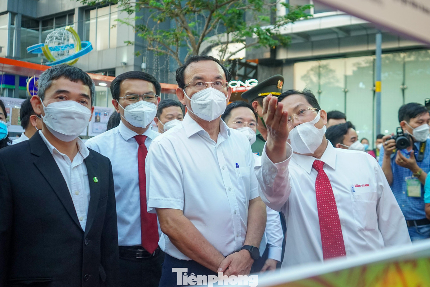Trong lần tổ chức này cũng là lần đầu tiên Lễ hội Đường sách trưng bày, giới thiệu các báo xuân dưới dạng phiên bản điện tử, giới thiệu các đầu sách đạt giải thưởng quốc gia giai đoạn 2017-2021 của thành phố, trưng bày các bộ tem biển đảo quê hương.