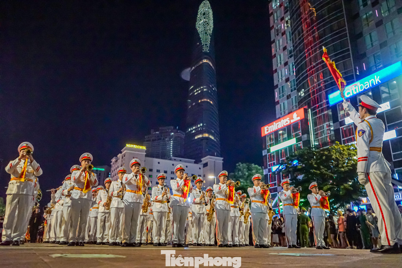 Bộ Tư lệnh Cảnh sát cơ động biểu diễn nhạc kèn tại phố đi bộ Nguyễn Huệ