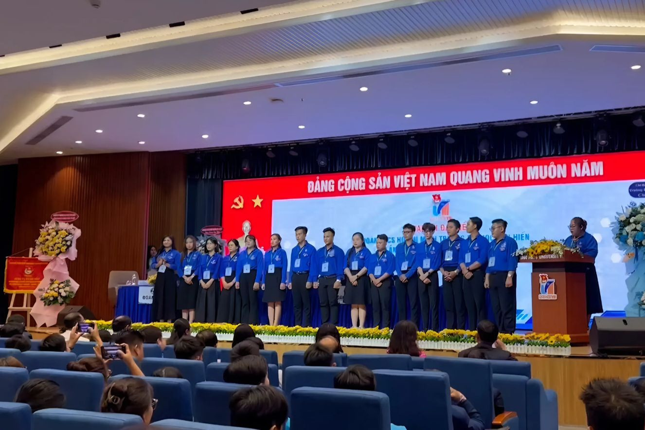 Ban Chấp hành Đoàn trường Đại học Văn Hiến khóa VIII ra mắt Đại hội.