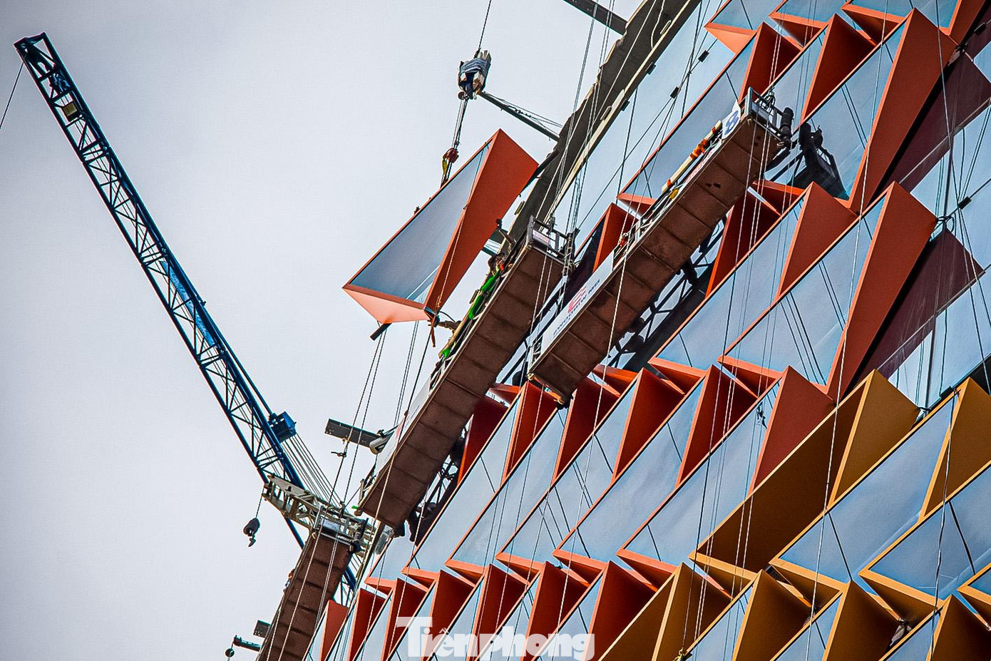 Hiện tại dự án đang dần được các công nhân đẩy nhanh tiến độ việc thi công lắp đặt kính mới bên ngoài tòa nhà và dự kiến toàn bộ công trình sẽ hoàn thành vào năm 2023, sau khi hoàn thành hứa hẹn sẽ là một biểu tượng mới của thành phố.