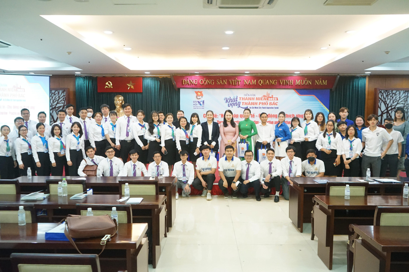 Các đại biểu tại Diễn đàn “Khát vọng thanh niên Thành phố Bác” diễn ra sáng ngày 14/10.