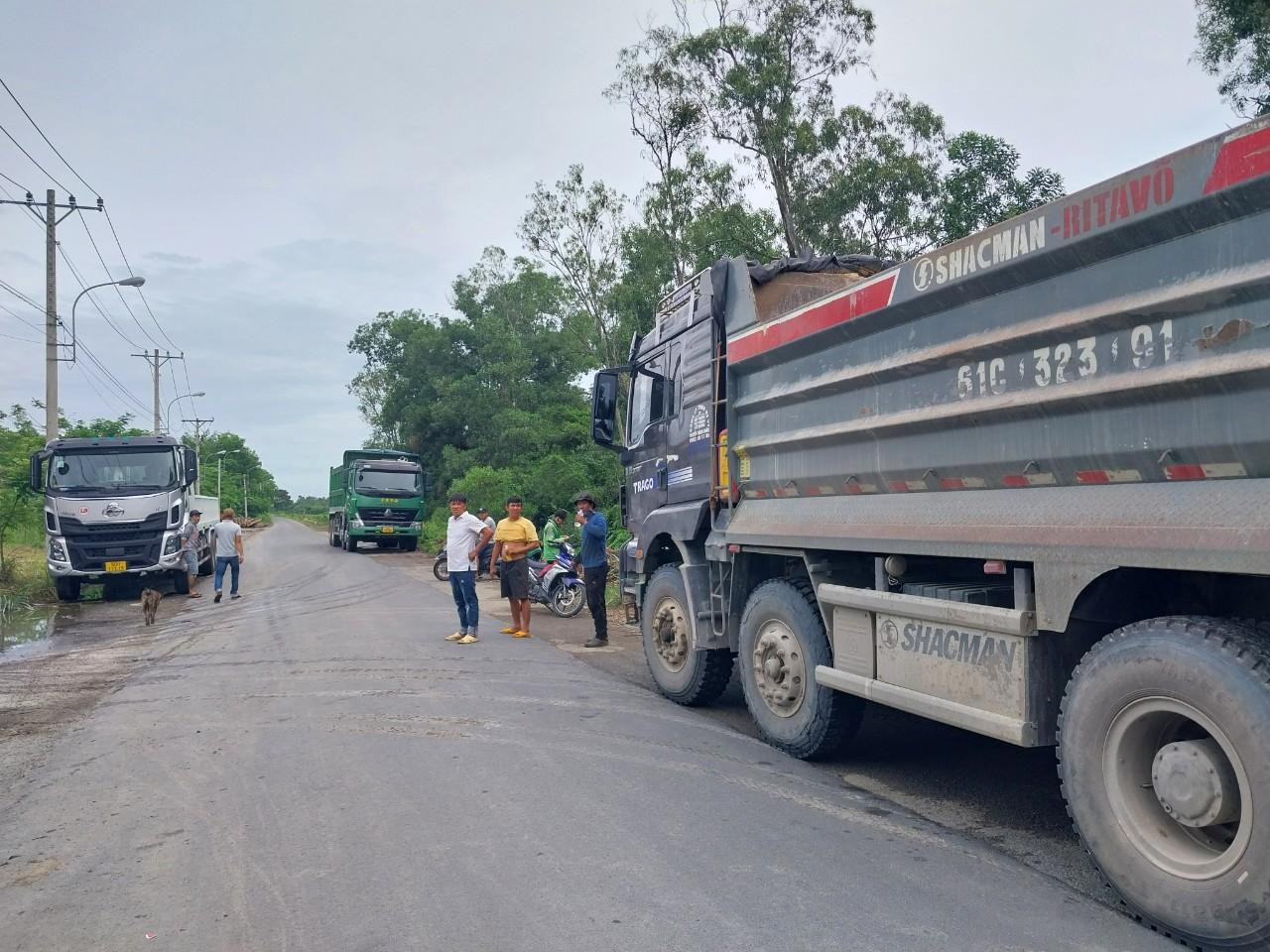 Các phương tiện bị CSGT yêu cầu cưa thùng tại bãi tạm giữ Các phương tiện bị CSGT yêu cầu cưa thùng tại bãi tạm giữ