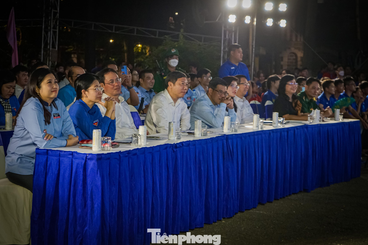 Tham dự chương trình có chị Hồ Hồng Nguyên - Quyền Trưởng ban Thanh niên Trường học T.Ư Đoàn, Phó Chủ tịch thường trực T.Ư Hội SVVN; ông Nguyễn Văn Dũng - Phó Chủ tịch HĐND TPHCM; ông Dương Anh Đức - Phó Chủ tịch UBND TPHCM; ông Ngô Văn Luận, Phó ban Dân vận Thành ủy TPHCM, chị Phan Thị Thanh Phương - Bí thư Thành Đoàn TPHCM.