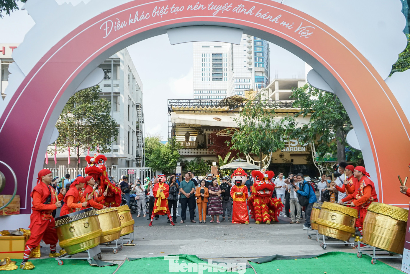 Sáng 30/3, tại Nhà văn hóa Thanh niên, Lễ hội bánh mì Việt Nam 2023 chính thức mở cửa chào đón người dân và du khách đến thưởng thức. Lễ hội do Hiệp hội Du lịch TPHCM và Sở Du lịch TPHCM phối hợp tổ chức.