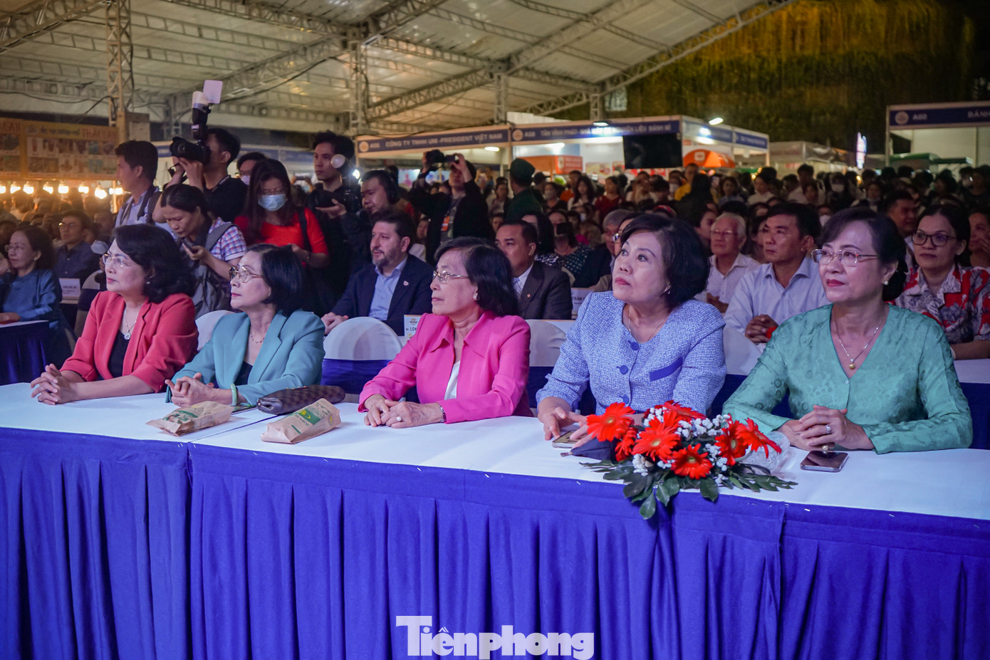 Tham dự khai mạc có nguyên Phó Chủ tịch nước Đặng Thị Ngọc Thịnh, nguyên Ủy viên BCH Trung ương Đảng Nguyễn Thị Thu Hà, nguyên Chủ tịch Hội đồng nhân dân TPHCM Phạm Phương Thảo, Chủ tịch Hiệp hội Du lịch Việt Nam Vũ Thế Bình, Chủ tịch Hiệp hội Du lịch TPHCM Nguyễn Thị Khánh và cùng một số đại biểu các tỉnh thành về tham dự.