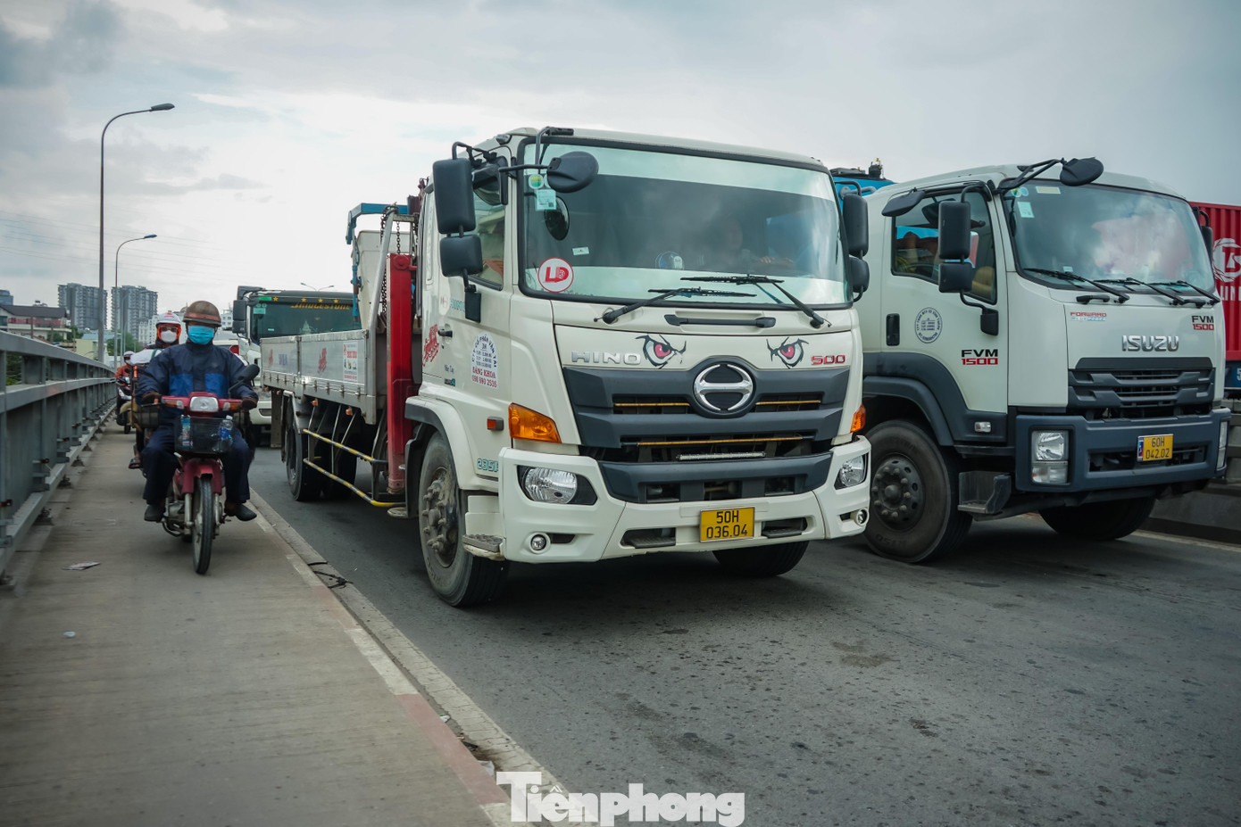 Ùn ứ cầu Phú Mỹ, đoàn xe container nhích từng mét ảnh 9