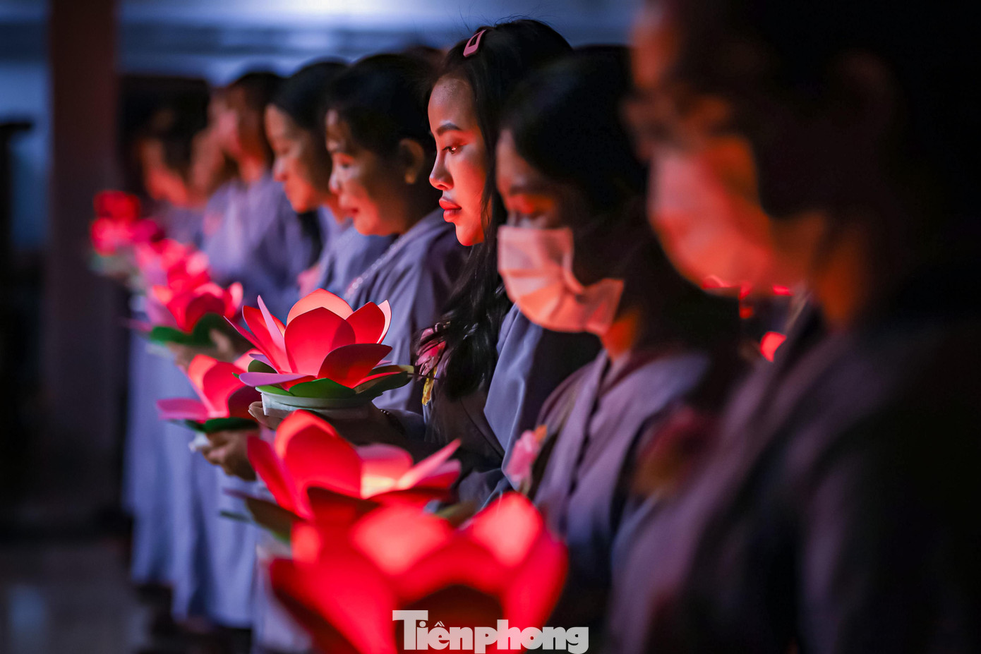 Một trong những điểm nhấn của đại lễ Vu Lan tại chùa Diệu Pháp (quận Bình Thạnh) chính là nghi thức thả hoa đăng trên sông Sài Gòn. Năm nay chương trình hạn chế số lượng người tham dự là 600 người.