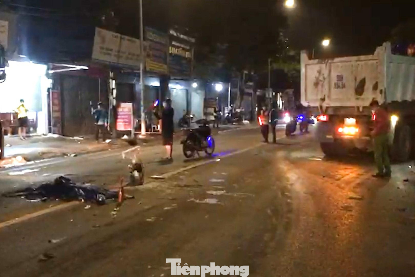 Hiện trường vụ tai nạn được công an xã Đông Thạnh bảo vệ