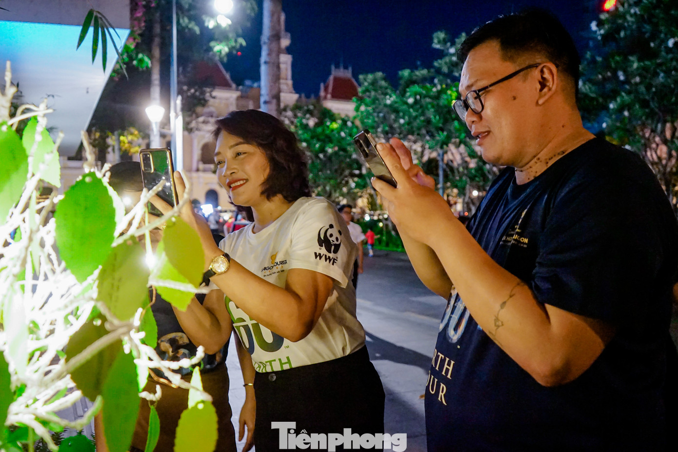 “Là một sự kiện mang đậm giá trị nhân văn, lan tỏa các thông điệp bảo vệ môi trường nên hằng năm khi Chiến dịch "Giờ trái đất" được phát động, tôi và bạn của mình cũng đều tham gia hưởng ứng”, một người dân cho biết.