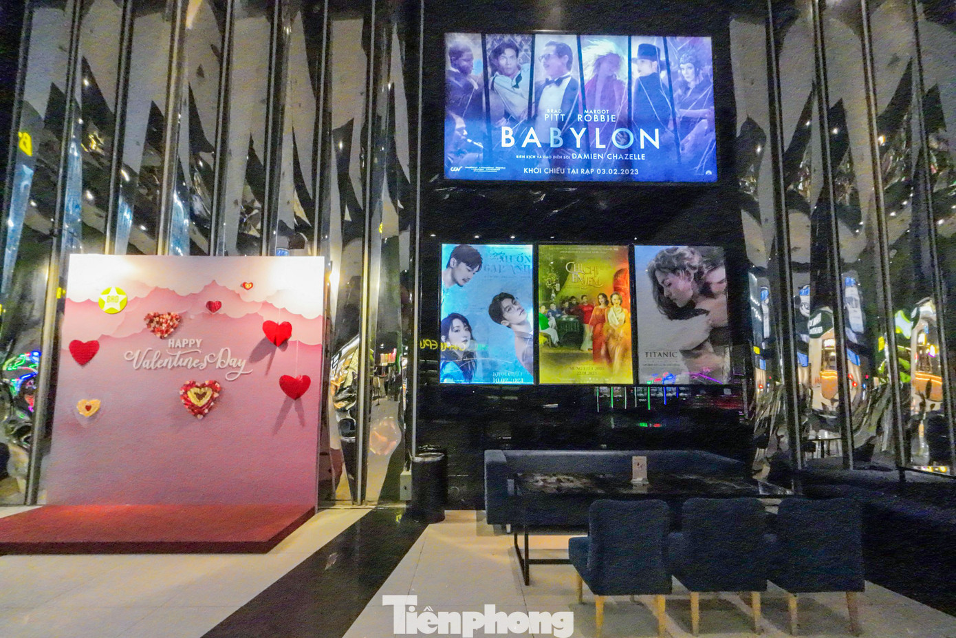 Hầu hết các phim có suất chiếu trong ngày 14/2 đều "cháy" vé. Đa phần các suất chiếu đông khách thuộc về phim Someday or one day và Titanic (bản kỷ niệm 25 năm) Hầu hết các phim có suất chiếu trong ngày 14/2 đều "cháy" vé. Đa phần các suất chiếu đông khách thuộc về phim Someday or one day và Titanic (bản kỷ niệm 25 năm)