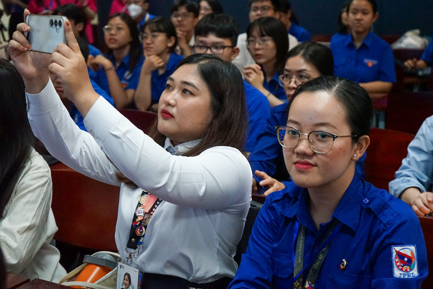 "Những trao đổi kinh nghiệm và chia sẻ kiến thức của các bạn sinh viên Việt Nam đã giúp tôi học được nhiều điều bổ ích", một đại biểu đoàn Lào cho biết.