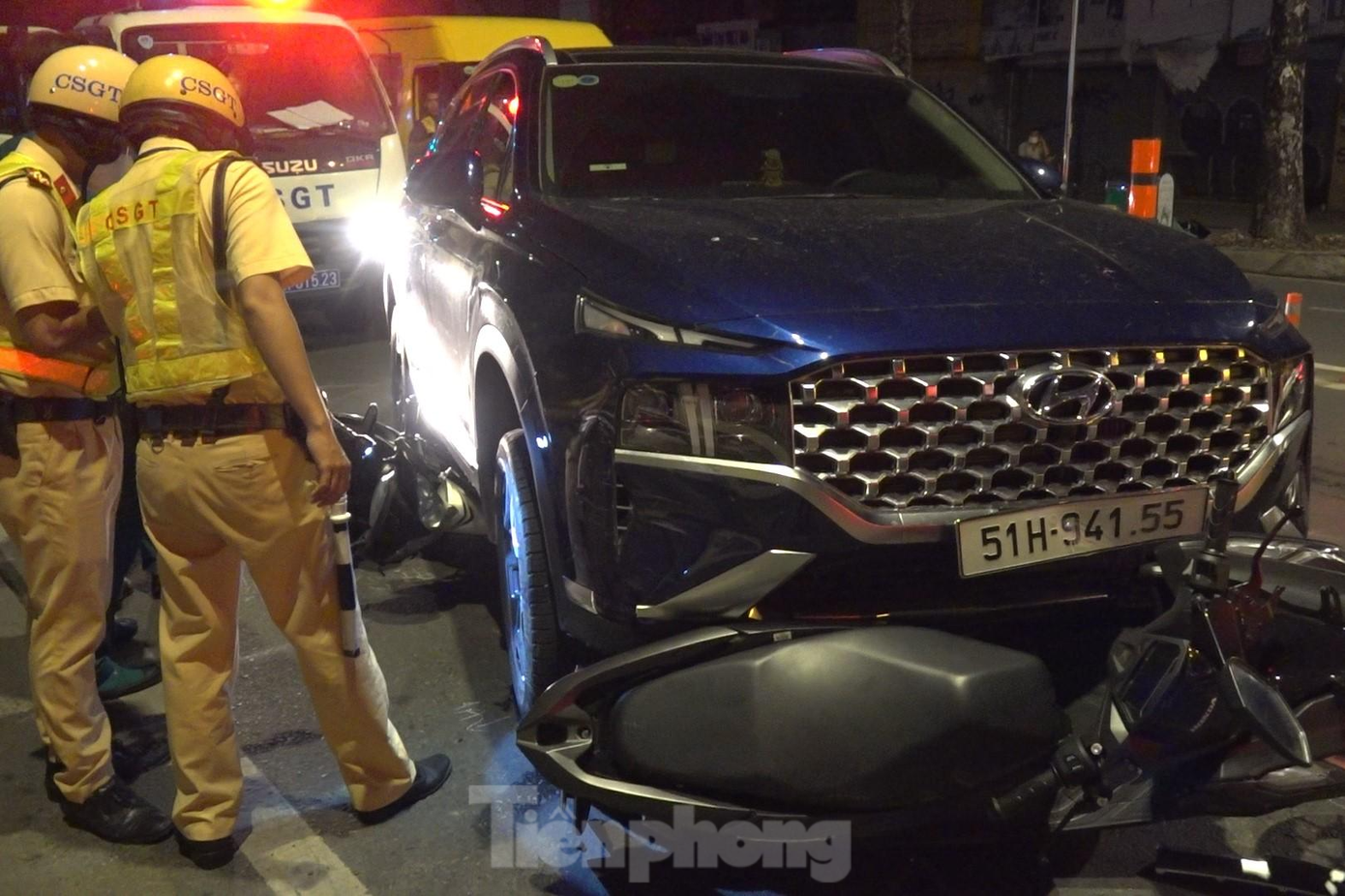 Hình ảnh tại hiện trường của vụ tai nạn Hình ảnh tại hiện trường của vụ tai nạn