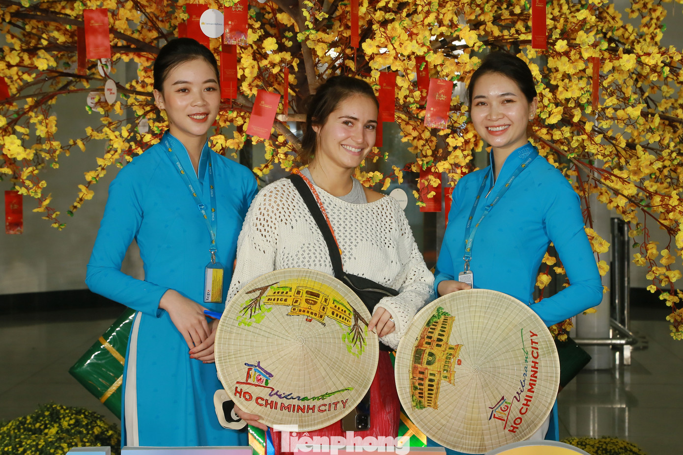 “Với mong muốn tạo những ấn tượng đẹp cho du khách, đồng thời tạo sức thu hút, xây dựng hình ảnh cho thành phố, trong thời gian tới ngành du lịch TPHCM tập trung giới thiệu nhiều địa điểm tham quan ấn tượng, các hoạt động văn hóa đặc sắc”, ông Dương Anh Đức cho biết thêm. “Với mong muốn tạo những ấn tượng đẹp cho du khách, đồng thời tạo sức thu hút, xây dựng hình ảnh cho thành phố, trong thời gian tới ngành du lịch TPHCM tập trung giới thiệu nhiều địa điểm tham quan ấn tượng, các hoạt động văn hóa đặc sắc”, ông Dương Anh Đức cho biết thêm.