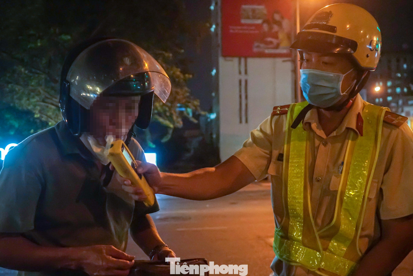 Lúc 22h20, ông L.Đ.Q (quê ở tỉnh Nghệ An) đang điều khiển xe honda hiệu Lead lưu thông từ đường Lý Chính Thắng về hướng đường Võ Thị Sáu có biểu hiện nghi vấn sử dụng rượu bia thì bị tổ công tác tuýt còi yêu cầu kiểm tra nồng độ cồn