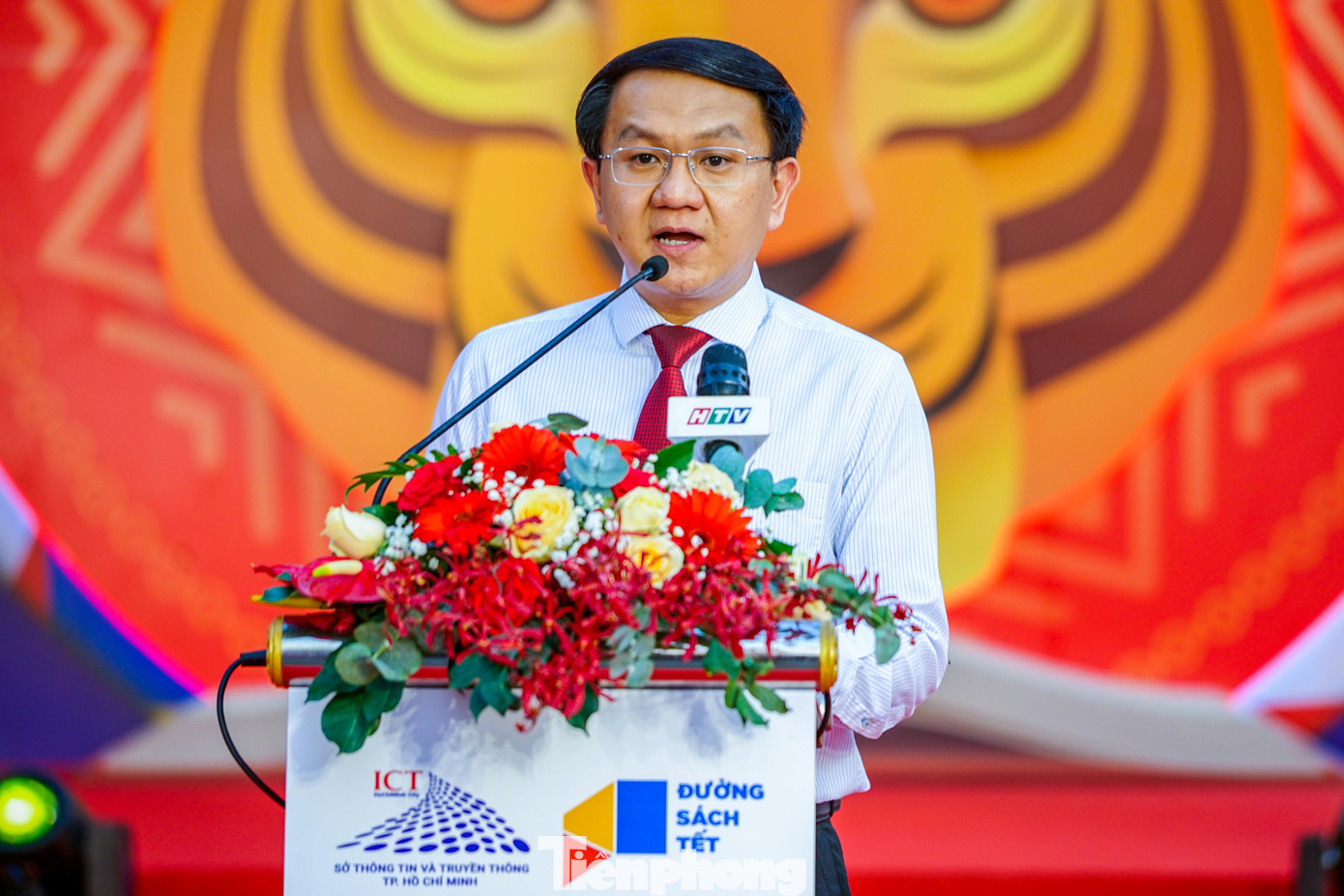 Phát biểu khai mạc lễ hội Đường sách Tết, ông Lâm Đình Thắng, Giám đốc Sở Thông tin và Truyền thông TPHCM cho biết, năm 2022, Lễ hội Đường sách Tết Nhâm Dần được tổ chức với nhiều nội dung đặc sắc, ý nghĩa và các hoạt động hấp dẫn, hứa hẹn mang đến những không gian văn hóa đọc gắn liền với các giá trị nhân văn, văn hóa, lịch sử của dân tộc để người dân thành phố, du khách tham quan, du xuân và thưởng lãm với các không gian trưng bày.