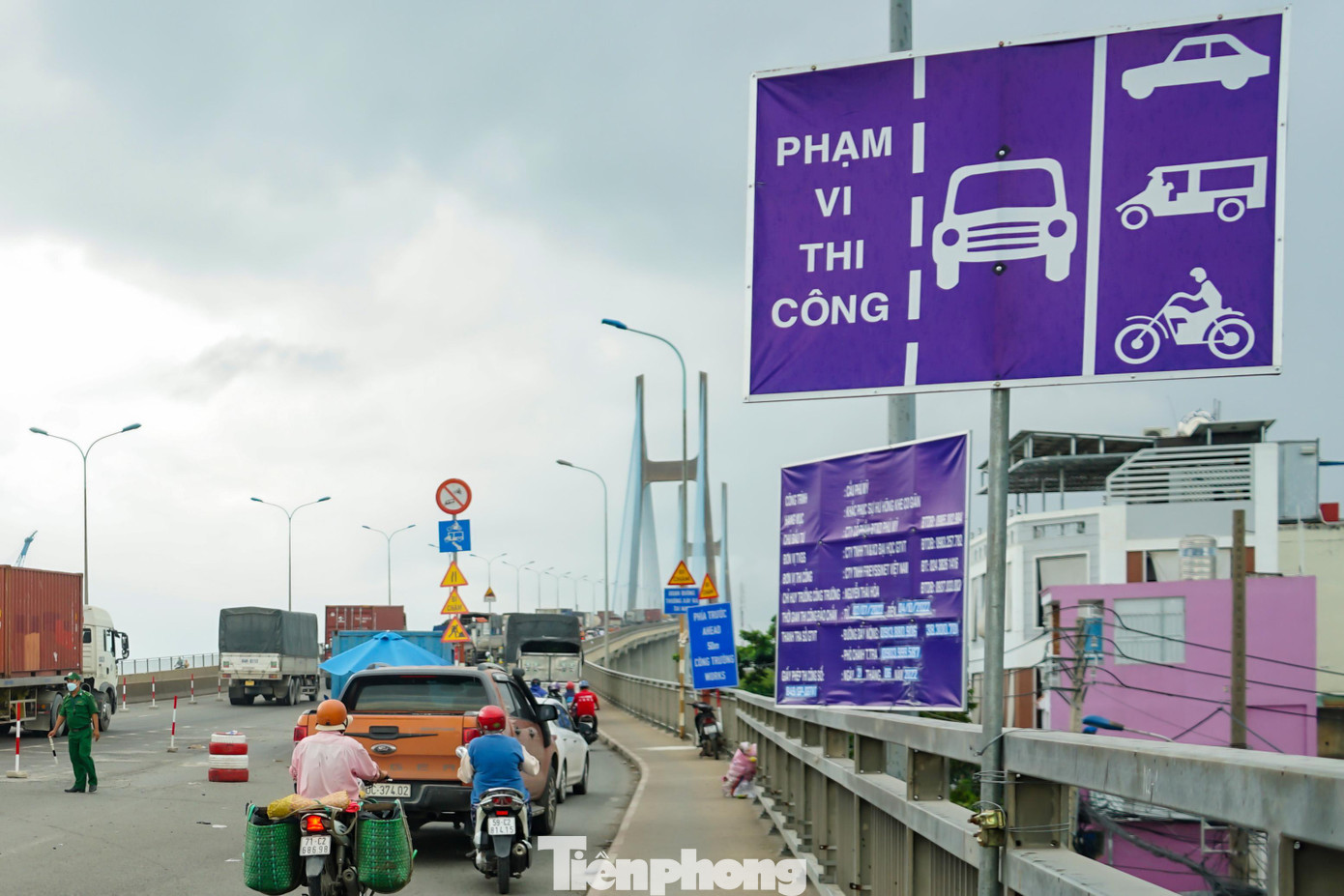 Ùn ứ cầu Phú Mỹ, đoàn xe container nhích từng mét ảnh 12