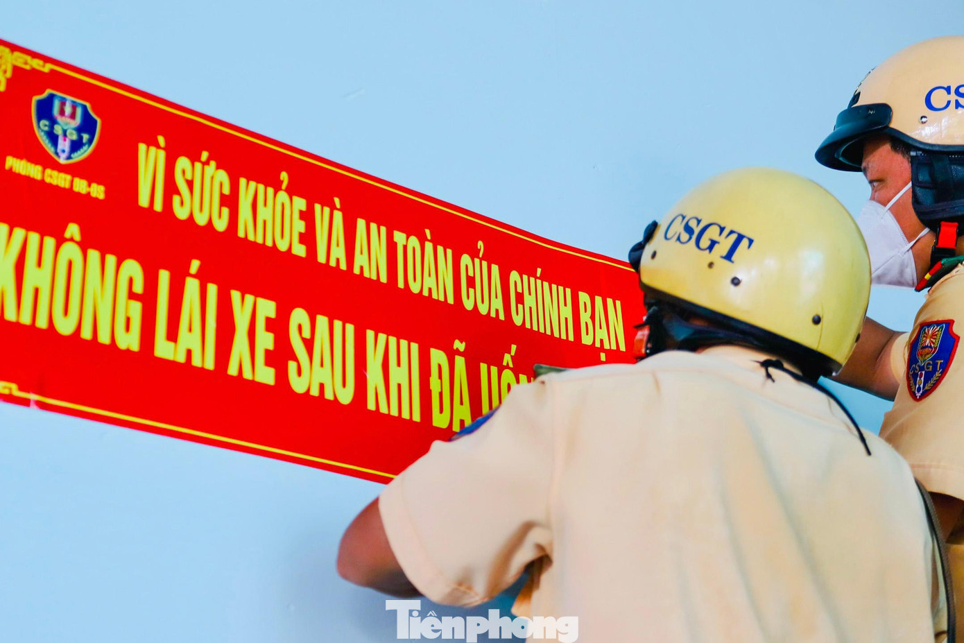 Nhiều nhà hàng, quán ăn cam kết sẵn sàng hỗ trợ giữ xe qua đêm và đặt xe công nghệ cho khách đã sử dụng rượu, bia về nhà để đảm bảo an toàn tính mạng, tài sản cho khách hàng của mình, cũng như an toàn của những người xung quanh. Nhiều nhà hàng, quán ăn cam kết sẵn sàng hỗ trợ giữ xe qua đêm và đặt xe công nghệ cho khách đã sử dụng rượu, bia về nhà để đảm bảo an toàn tính mạng, tài sản cho khách hàng của mình, cũng như an toàn của những người xung quanh.