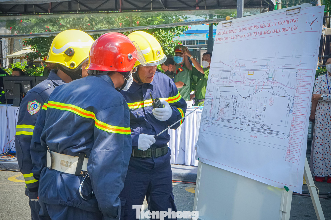 Tại hiện trường, tổ chỉ huy công tác chữa cháy nhận định tính chất nghiêm trọng của vụ cháy, lãnh đạo Phòng PC07 đã báo cáo Ban Giám đốc Công an Thành phố Hồ Chí Minh để xin chi viện từ Lãnh đạo UBND Thành phố xin điều động thêm Trung tâm cấp cứu 115 – Sở Y tế, Bộ Tư lệnh Thành phố,... để cùng tham gia công tác chữa cháy và cứu nạn, cứu hộ.
