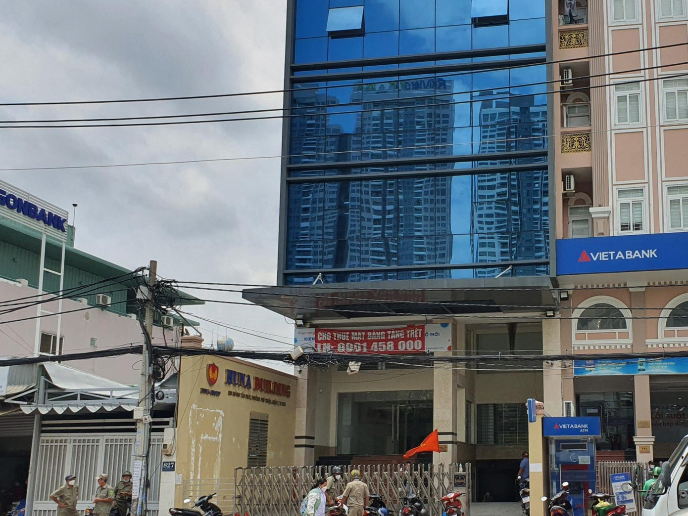 Tòa nhà nơi xảy ra vụ việc.