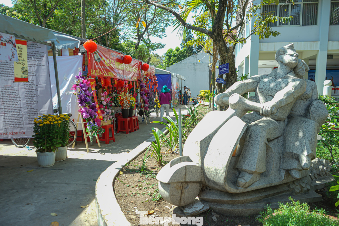 Sáng 5/2, Ngày Thơ Việt Nam Xuân Quý Mão 2023 khai mạc tại khuôn viên tòa nhà Liên hiệp các hội Văn học Nghệ thuật TPHCM (số 81 Trần Quốc Thảo, quận 3).