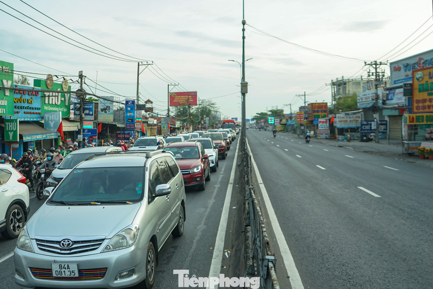 Sau kỳ nghỉ tết nguyên đán, lượng phương tiện giao thông tại các cửa ngõ dự kiến có xu hướng tăng cao từ mùng 5 đến hết mùng 8. Giao thông qua khu vực một số tuyến đường trọng yếu kẹt xe kéo dài.