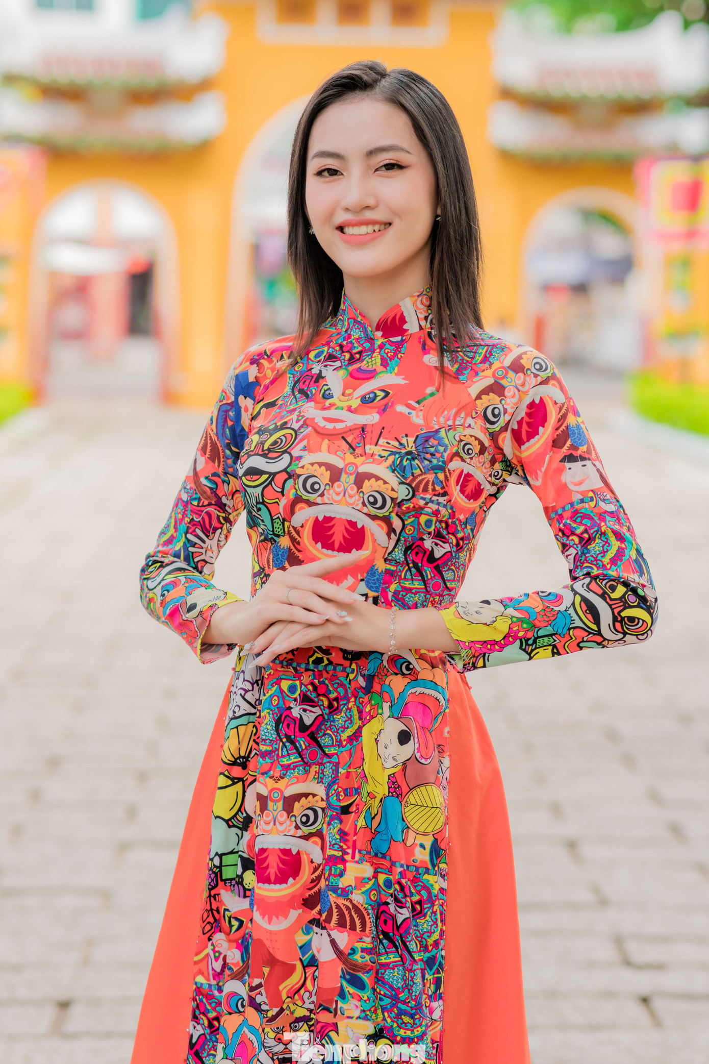 “Khi khoác lên mình bộ áo dài, bản thân em cảm thấy vô cùng tự hào”, nữ sinh Mã Lương Thiên Nhi (Hoa khôi trường ĐH Ngân Hàng) chia sẻ.