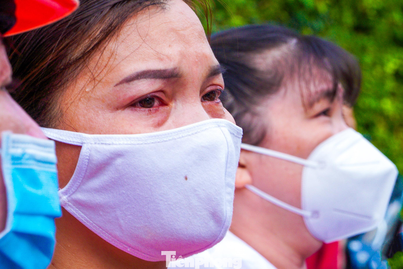 Cũng tương tự như điểm giao nhận quân tại công viên Tao Đàn quận 1, tại địa điểm giao nhận quân của Hội đồng Nghĩa vụ Quân sự quận 8, thân nhân của các tân binh đã được Ban chỉ Quân sự các phường vận động không vào trong để phòng dịch COVID-19.