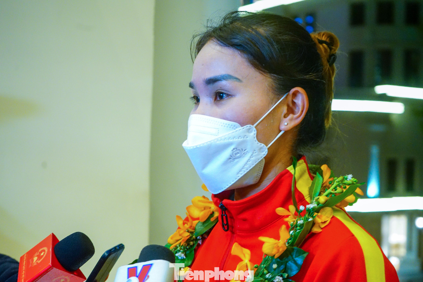 Tuyển thủ Chương Thị Kiều xúc động chia sẻ chiến tích của đội với báo chí