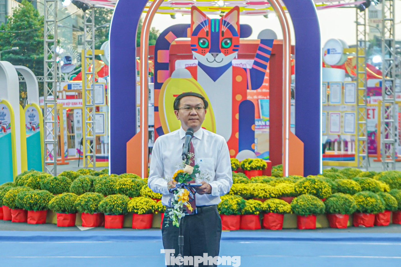 Phát biểu khai mạc lễ hội Đường sách Tết, ông Lâm Đình Thắng, Giám đốc Sở Thông tin và Truyền thông TPHCM cho biết, lễ hội Đường sách Tết Quý Mão được tổ chức với nhiều nội dung đặc sắc, ý nghĩa. Các hoạt động tại lễ hội hấp dẫn, hứa hẹn mang đến không gian văn hóa đọc gắn liền với các giá trị nhân văn, văn hóa, lịch sử của dân tộc.