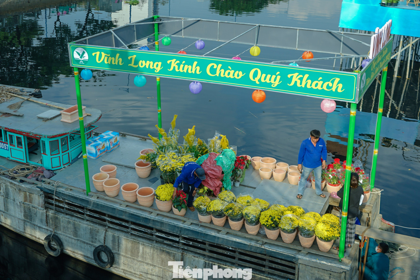 Tuy nhiên, do Tết năm nay đến sớm hơn mọi năm nên có nhiều loại hoa chưa nở khiến một số nhà vườn không thể mang nhiều hoa lên chợ bày bán như mọi năm.