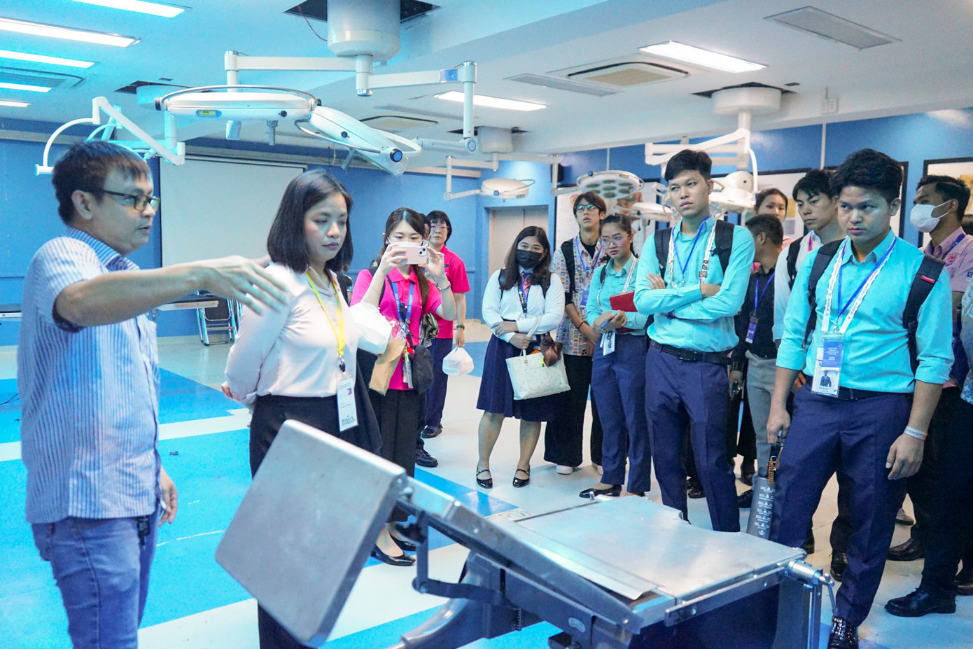 Tại trường ĐH Y Dược TP. HCM, các đại biểu đã có cơ hội tham quan khoa Giải phẫu và phòng Thực hành giải phẫu của các sinh viên ngành Y.